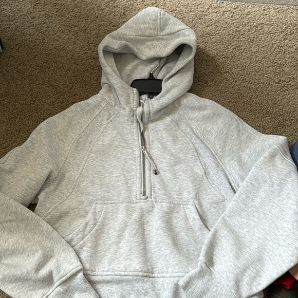 LULULEMON QUARTER ZIP HOODIE SCUBA (XS/S) GREY LIKE-NEW CONDITION!
